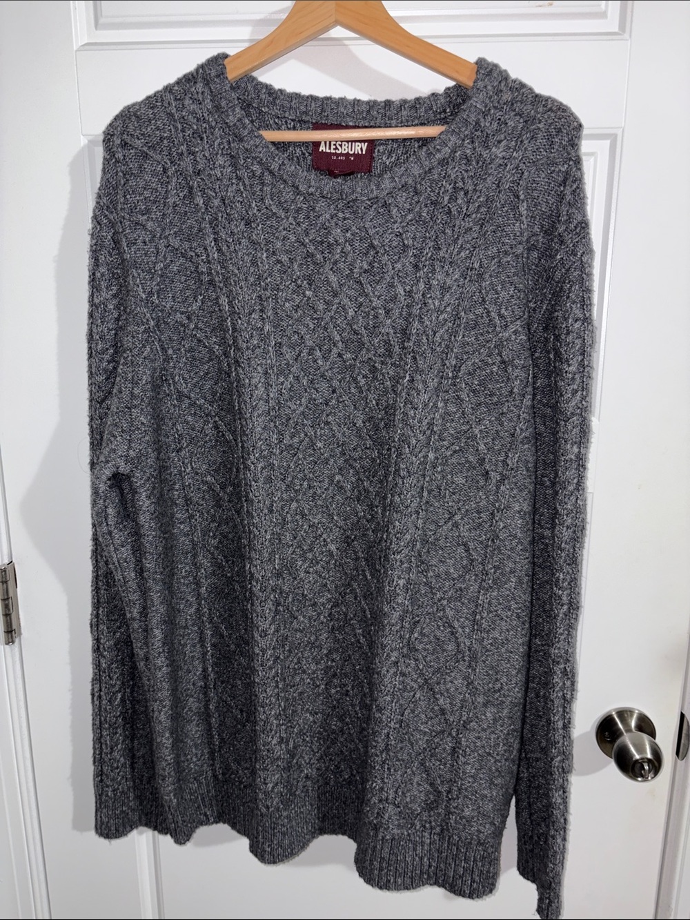 Alesbury Men's Charcoal Cable Crewneck Sweater